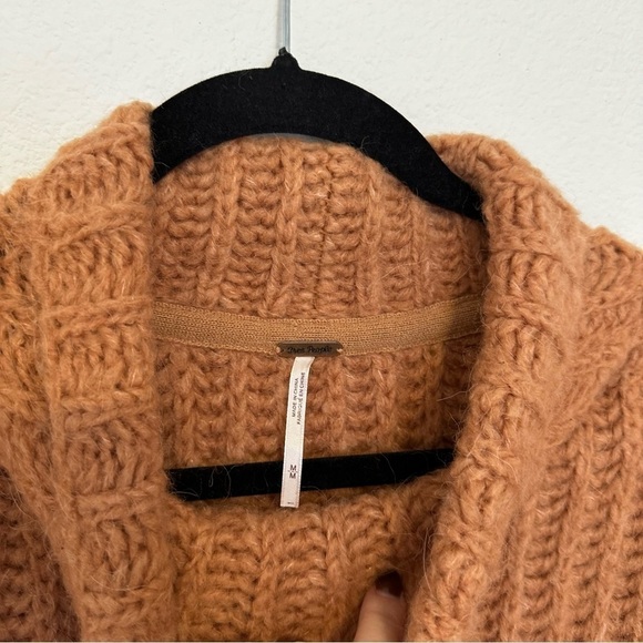 Free People Fluffy Fox Cowl Neck Sweater Papaya Brown Color Size M Women’s - Picture 10 of 11